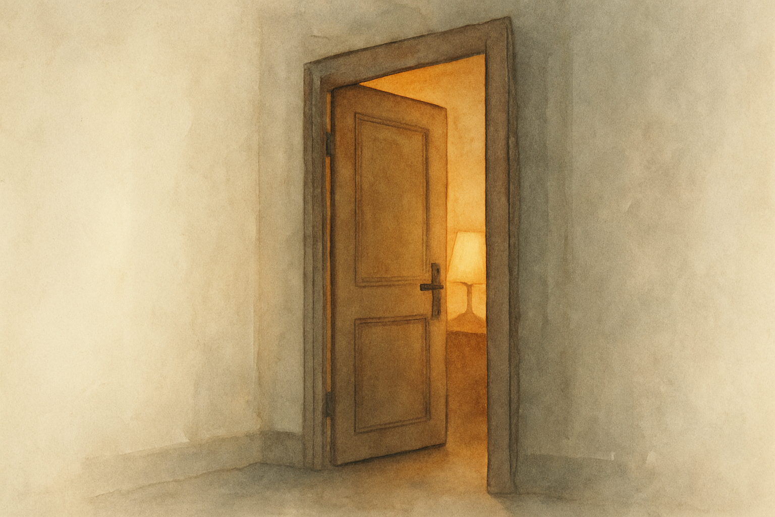 Eine angelehnte Wohnungstür am frühen Abend, im Hintergrund warmes Lampenlicht